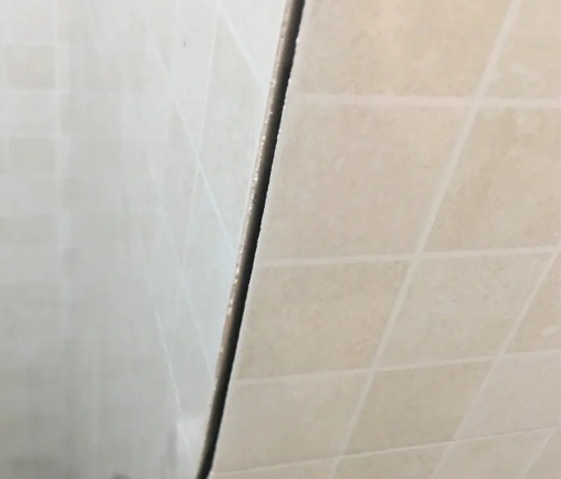 嘉峪关市瓷砖空鼓维修公司分享阳台瓷砖脱落的修复过程可以分为以下几个步骤